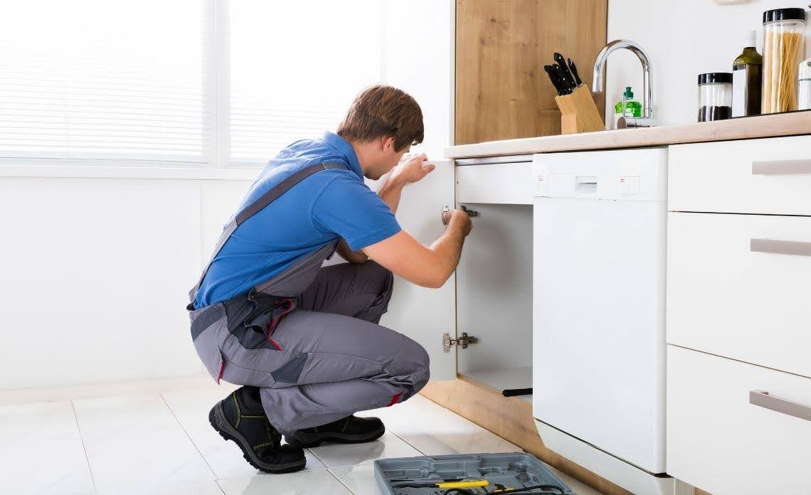 Bản lề giảm chấn tủ bếp