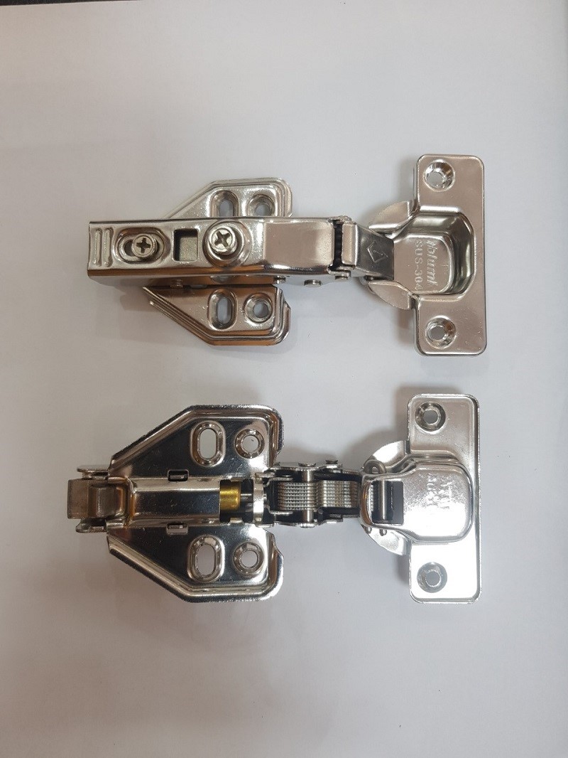 Bản lề cánh cửa.